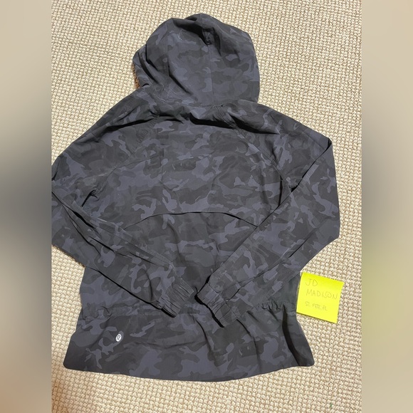 Lululemon Black Camo Pack It Up Hooded Jacket - Picture 5 of 5